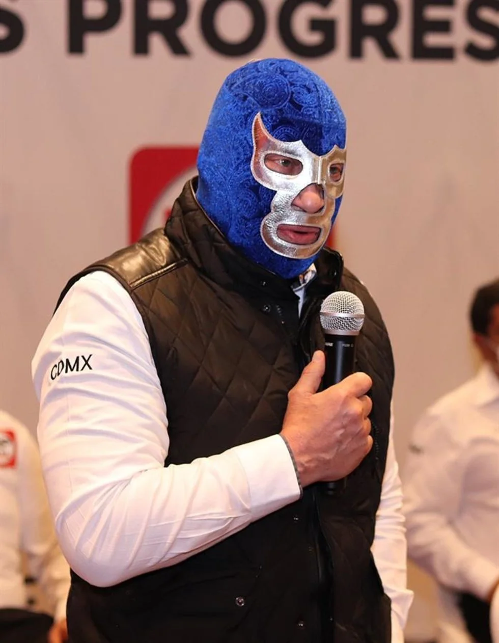 No se quitará la máscara blue demon aunque gane alcaldía