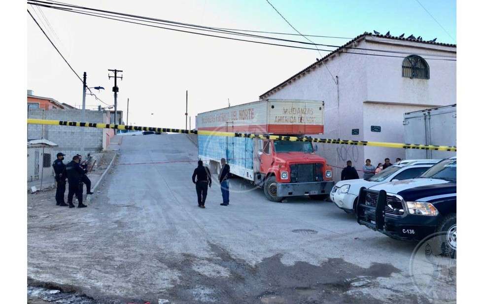 Balean a pareja que viajaba en moto; el hombre murió 