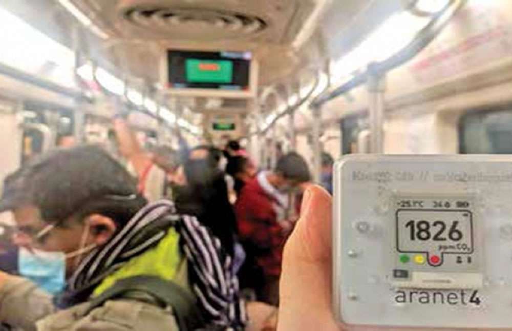 Señalan riesgo al respirar dentro del metro por altos niveles de co2