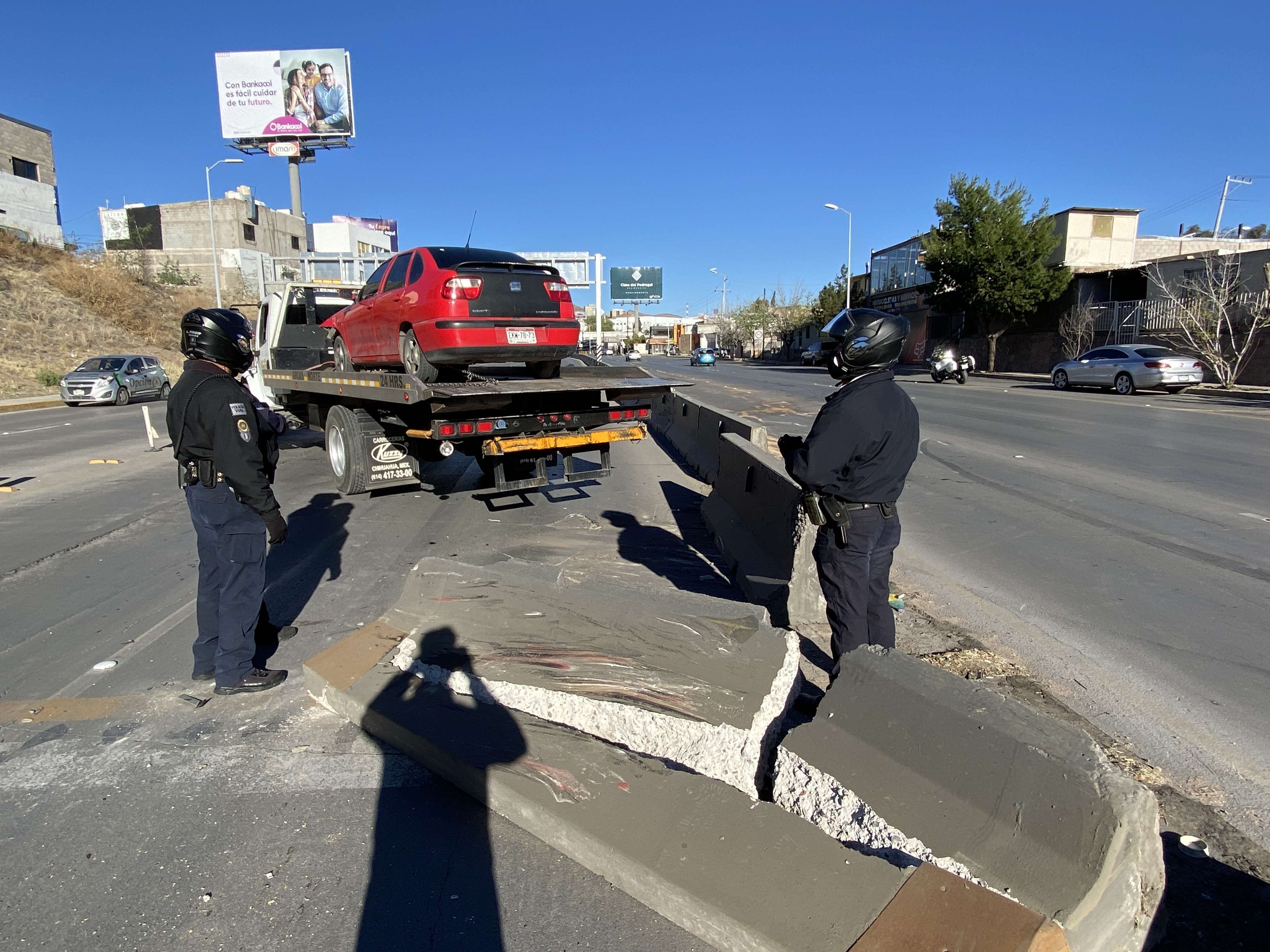 Pierde el control en la curva de la cantera e impacta contra el muro ...