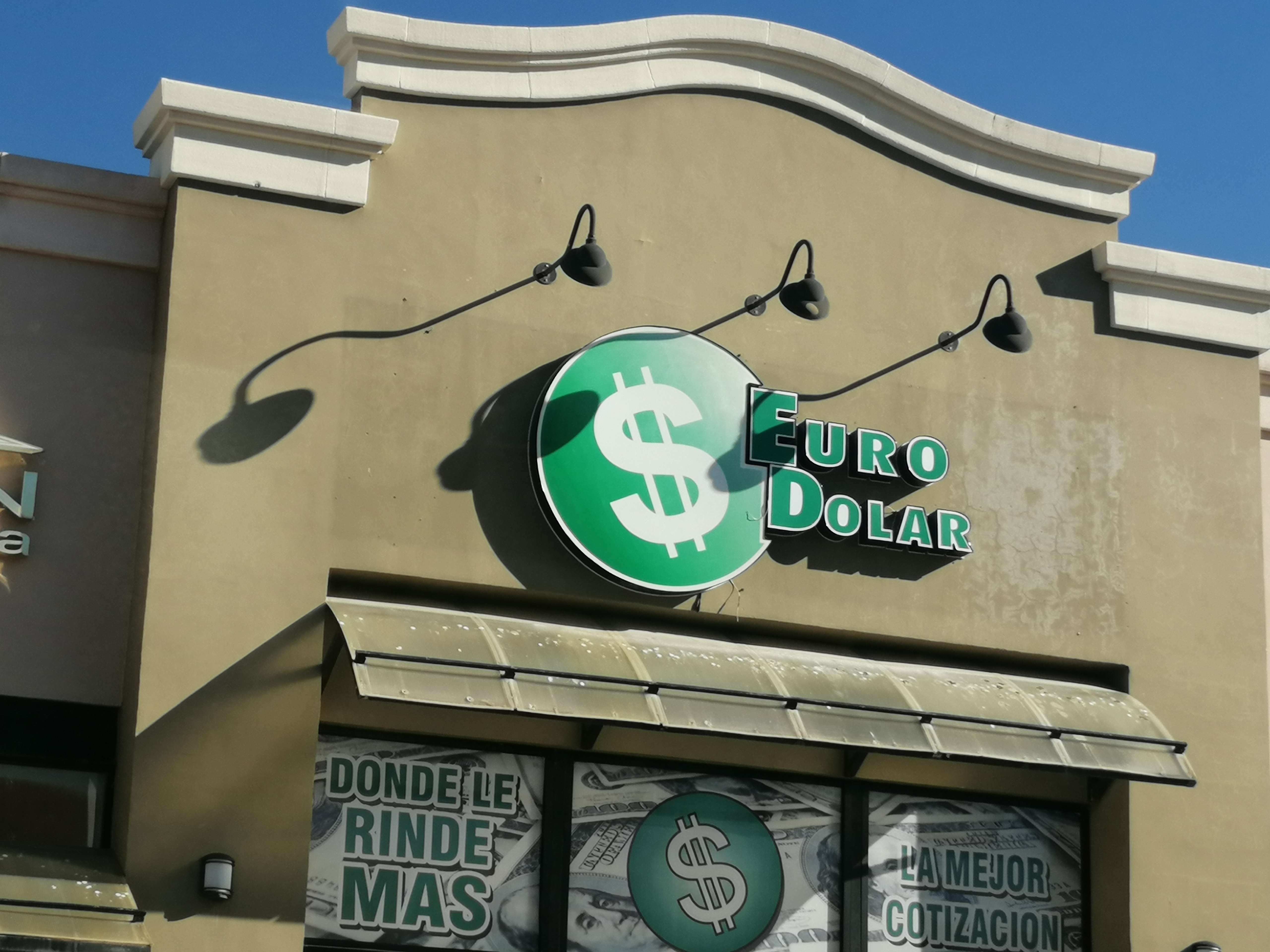 Cotizan precio del dólar en 20.83 en bancos de la ciudad La Opción de Chihuahua