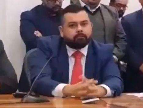 #Uriel, el defensor del cochinero judicial #Sergio Valles contra Corral #Un vaso de agua el auto de vinculación