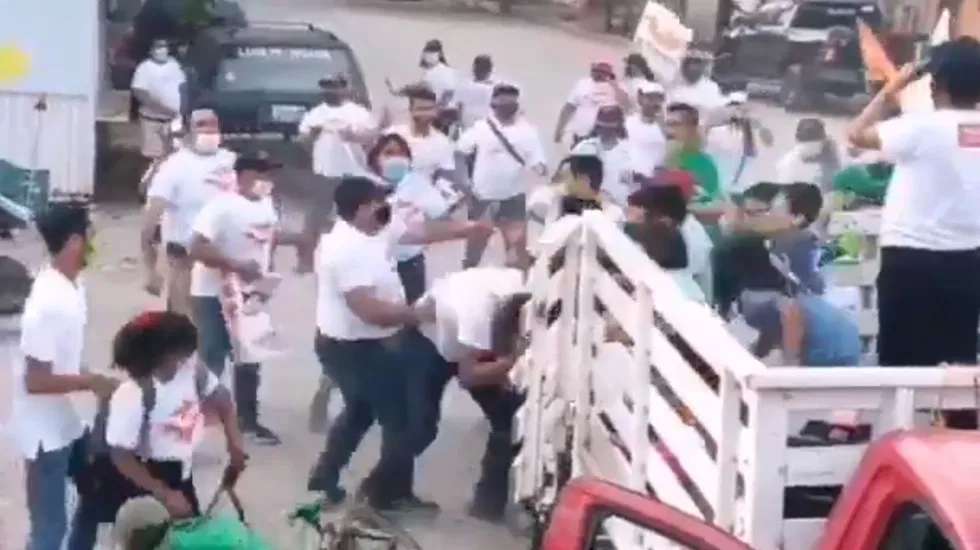 Se enfrentan simpatizantes de mc y pvem en puerto vallarta