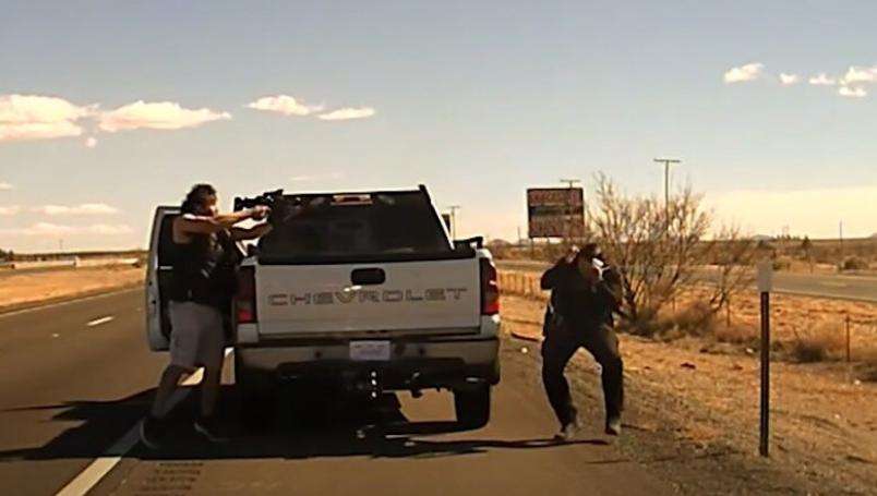 Cámara de policía capta momento en que lo matan a tiros
