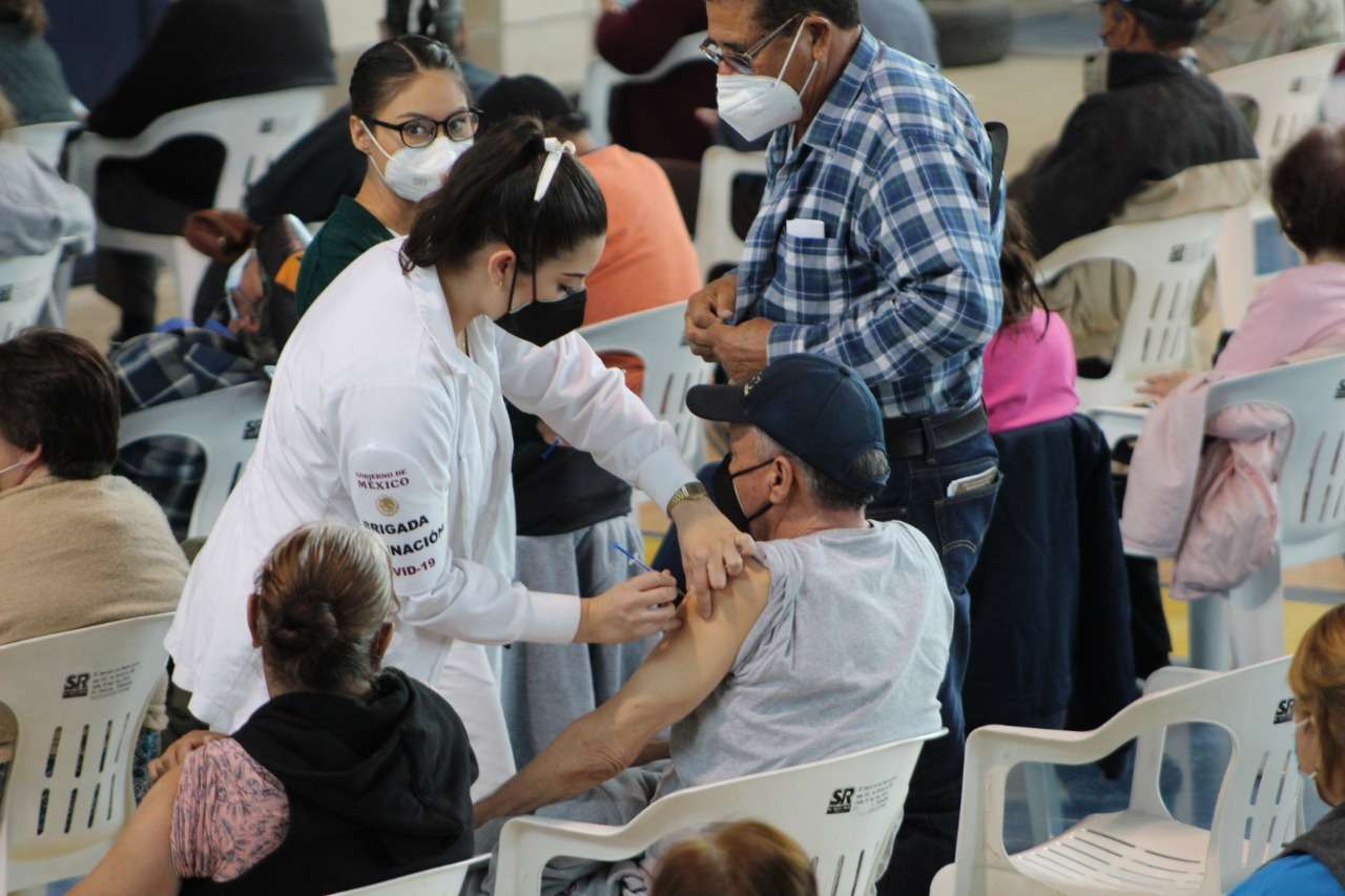 Aplican 9 municipios segunda dosis de vacuna covid a abuelitos 