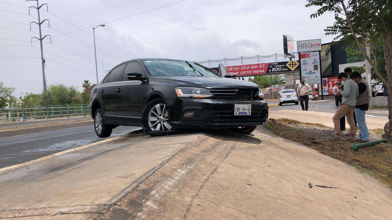 Pierde el control en la cantera e impacta contra muro de contención ...