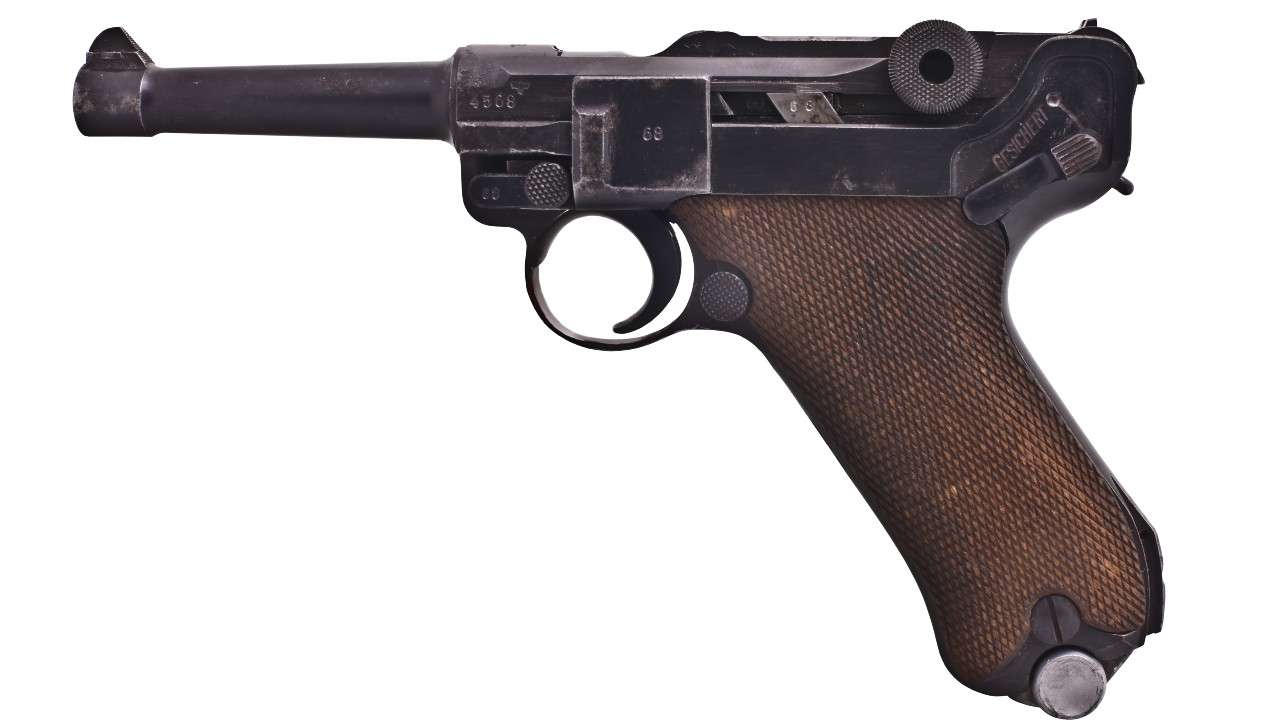 Detienen a ladrón que asaltaba a sus víctimas con pistola de la Alemania Nazi de ¡550 mil pesos!