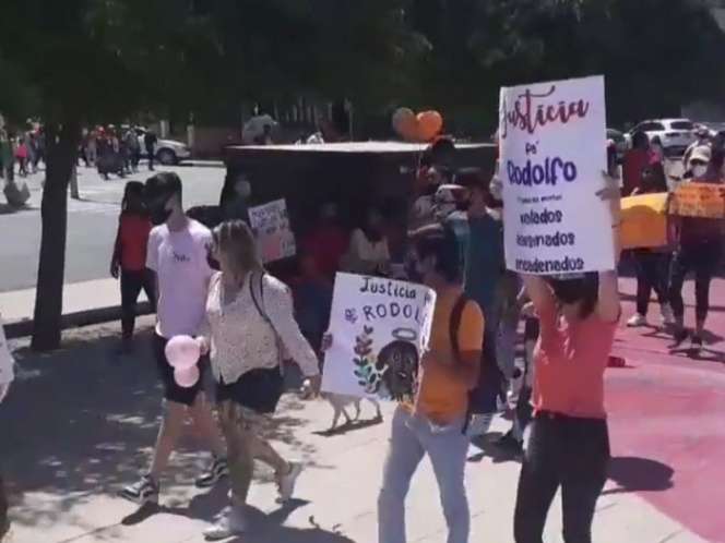 Marchan para exigir justicia por el perrito rodolfo corazón
