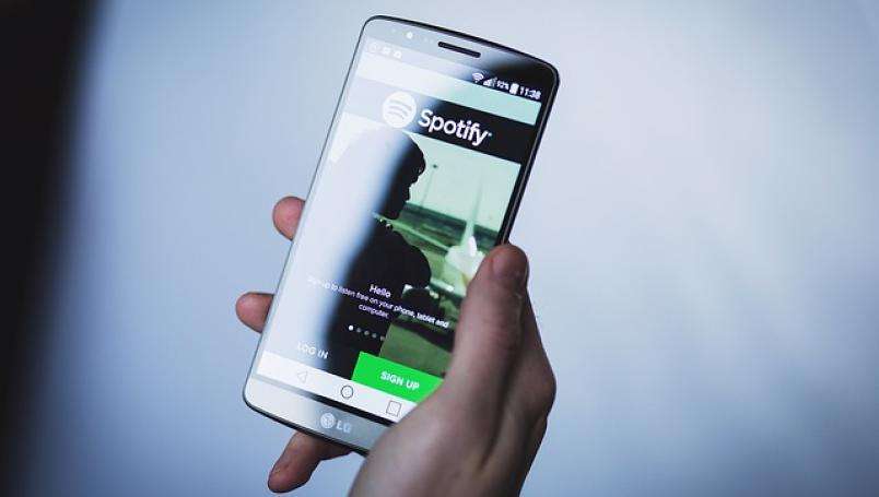Se puede spotify reproducir desde facebook