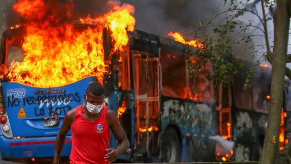 Deja dos muertos protesta en colombia por la reforma tributaria