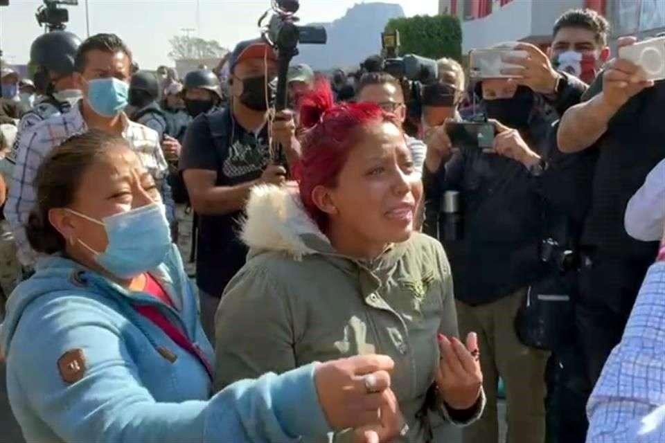 Madre desesperada clama ayuda para encontrar a su hijo de 12 años que viajaba en el metro
