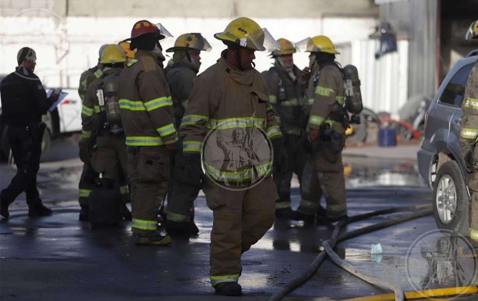 Se incendia taller mecánico en el granjero