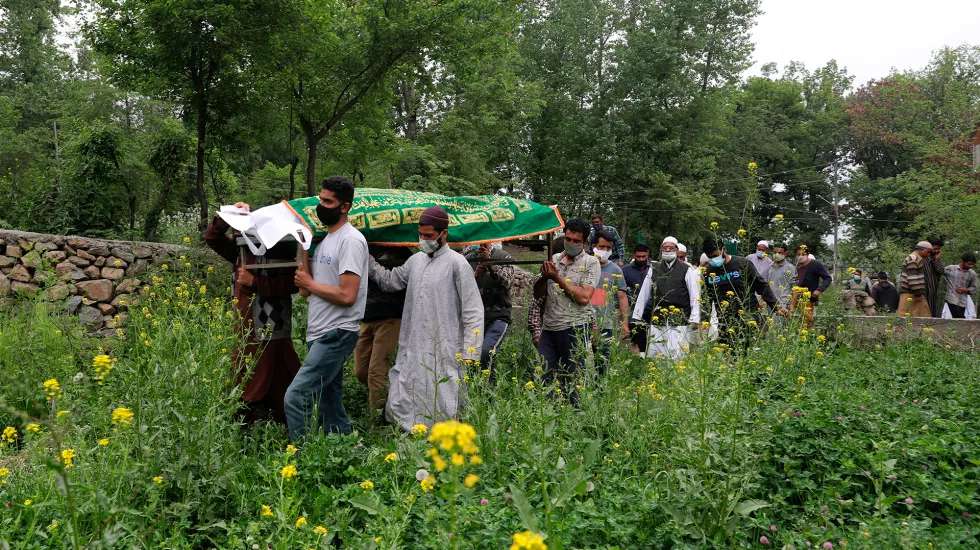 Supera india las 300 mil muertes por covid-19