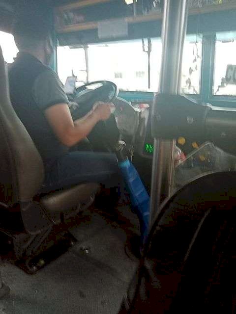 They catch an urban driver texting while driving in Punta Oriente