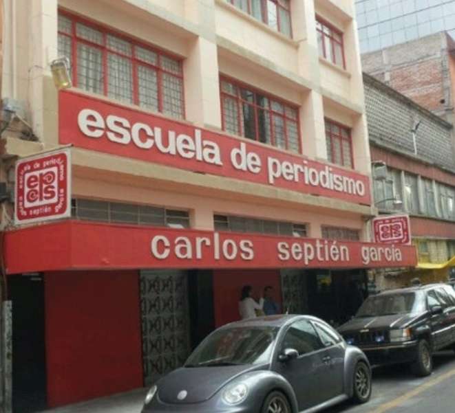 La escuela de periodismo carlos septién garcía en crisis; piden salida del director
