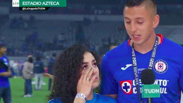 Jugador de Cruz Azul y su esposa dedican título a la bebé que perdieron