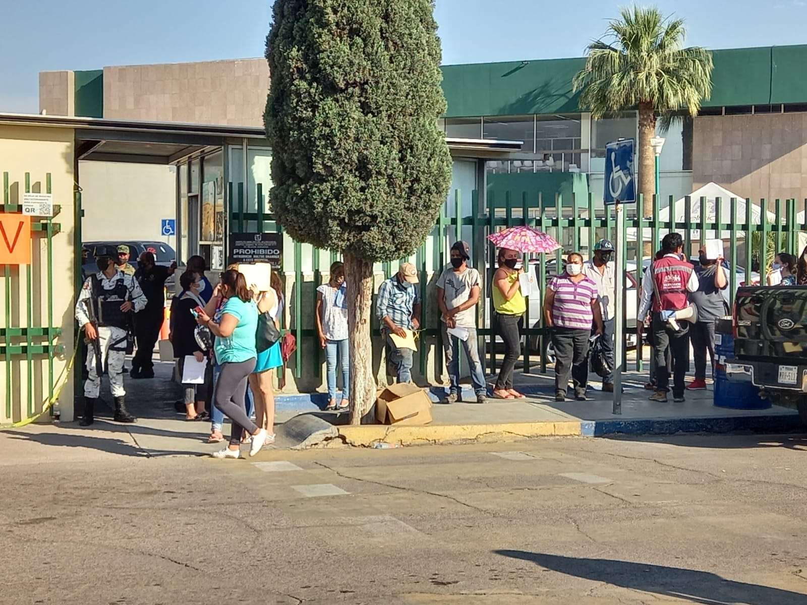 Zafarrancho en el imss por falta de vacuna anticovid 
