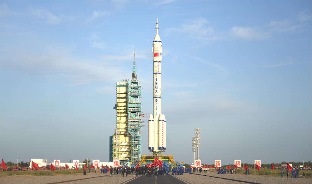 Prepara china lanzamiento tripulado a estación espacial