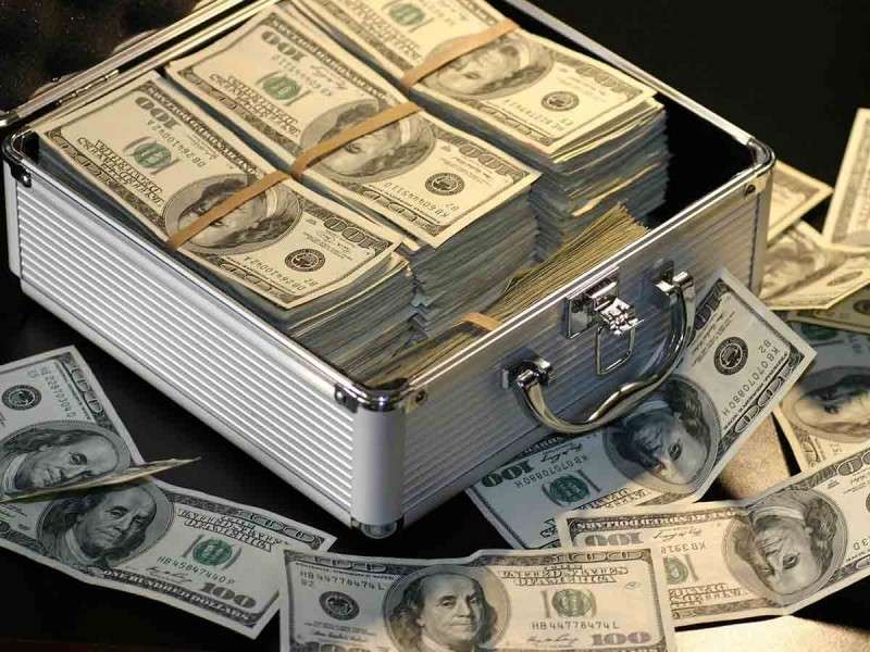 Suspende cuba depósitos en efectivo en dólares en sus bancos