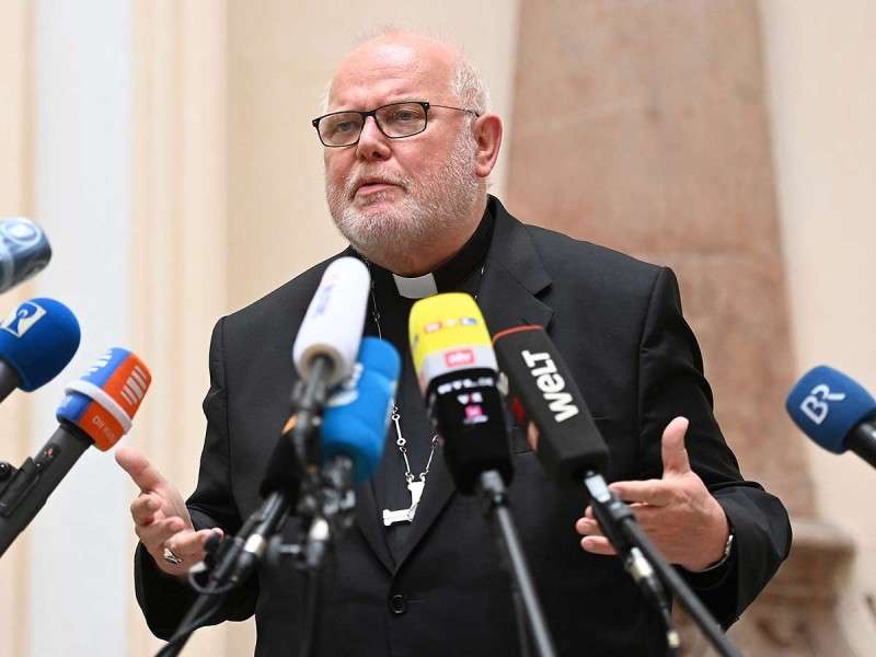 Rechaza el papa renuncia de cardenal acusado de abusos