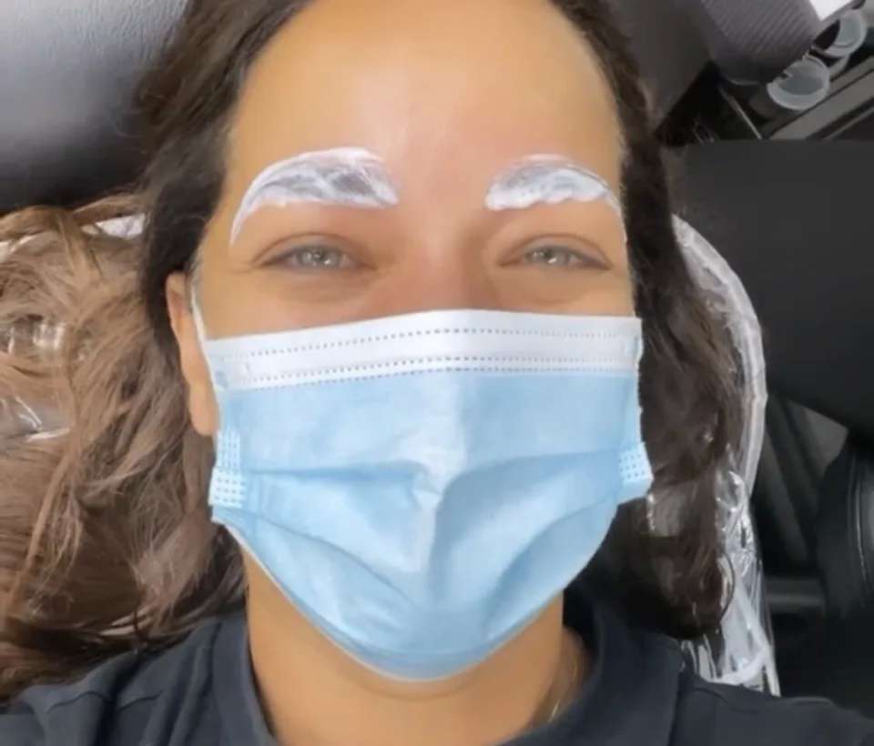 Adamari lópez luce nuevas cejas