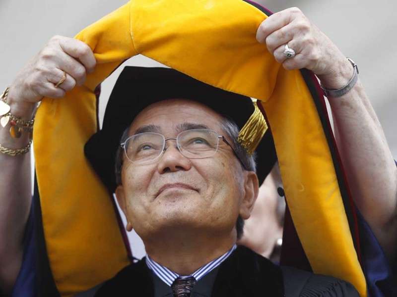 Muere químico japonés, ganador del premio nobel en 2010