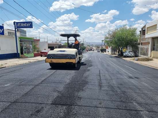 Avanzan trabajos en rehabilitación y recarpeteo en calles de la ciudad

