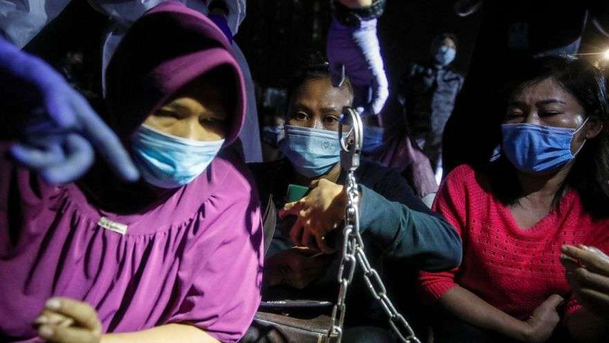 Detienen a 300 migrantes en malasia
