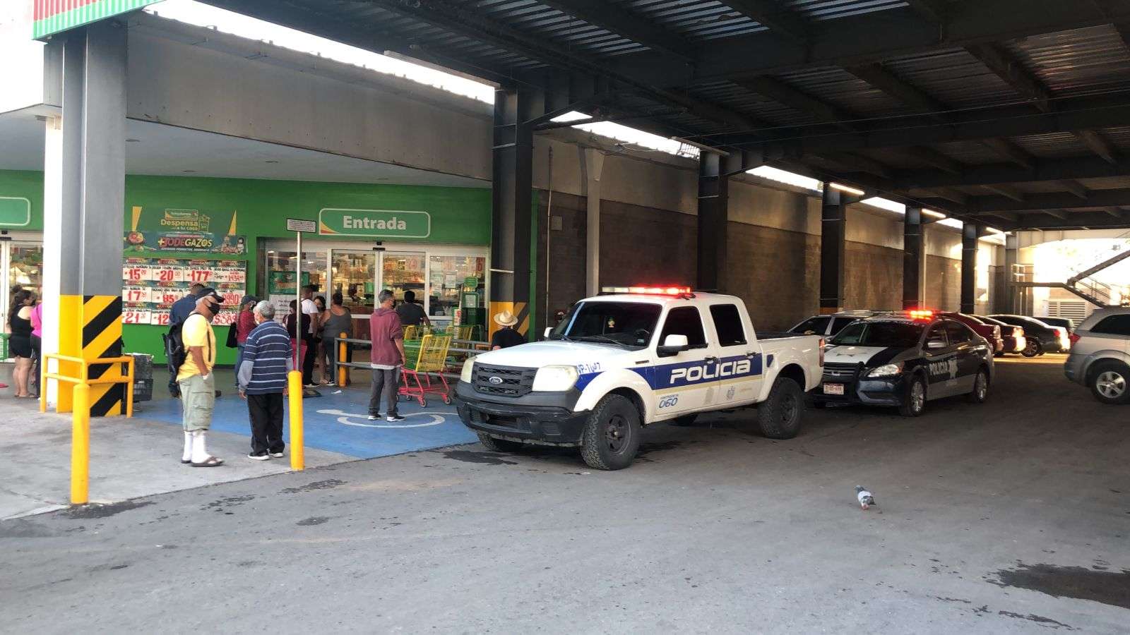 Sorprenden a dos robando en bodega aurrera | La Opción de Chihuahua