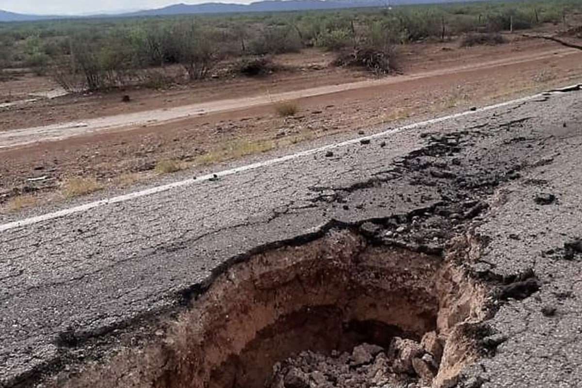 Resurgen grietas en la rúa a ojinaga