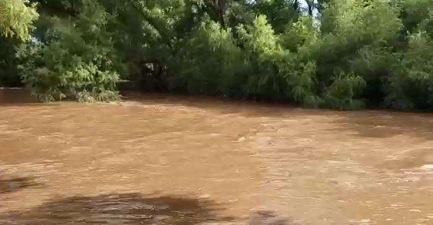 Captan gran cauce de agua en río santa isabel
