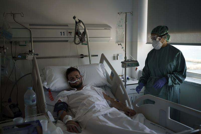Aumentan en españa hospitalizaciones de jóvenes por covid