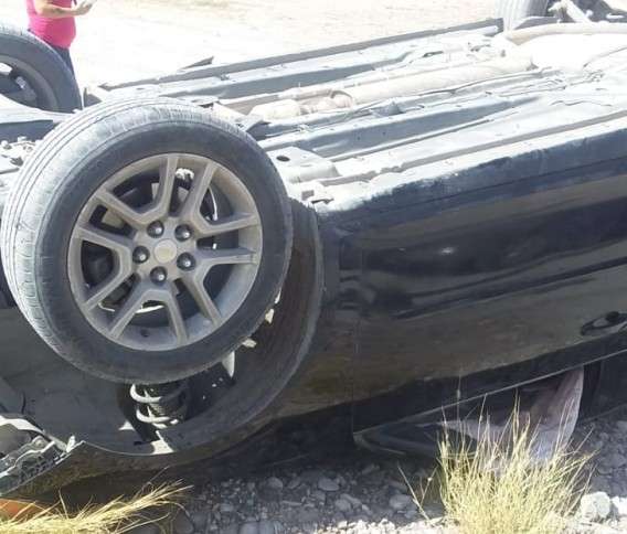 Deja volcadura una conductora lesionada