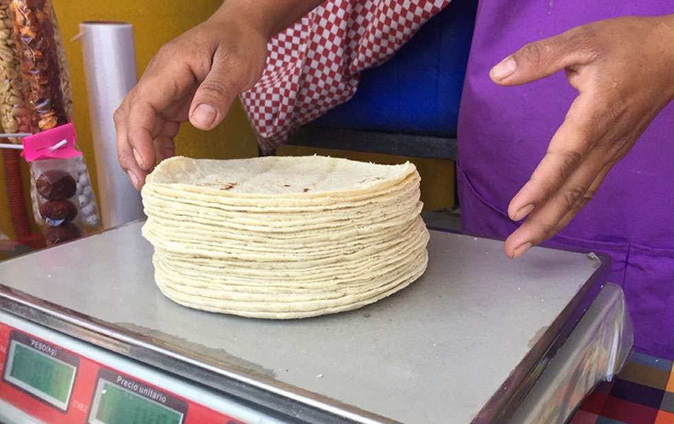 Venden hasta en 22 pesos el kilo de tortillas de maíz en juárez