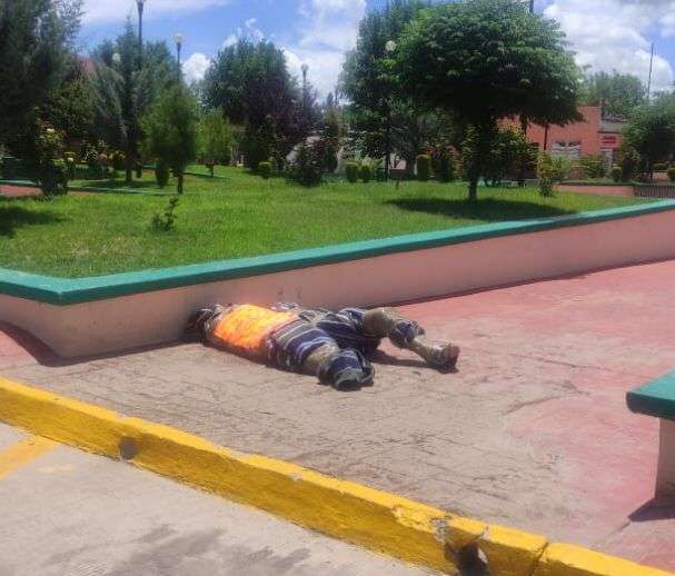 Hallan dos ejecutados afuera de un templo en ignacio zaragoza