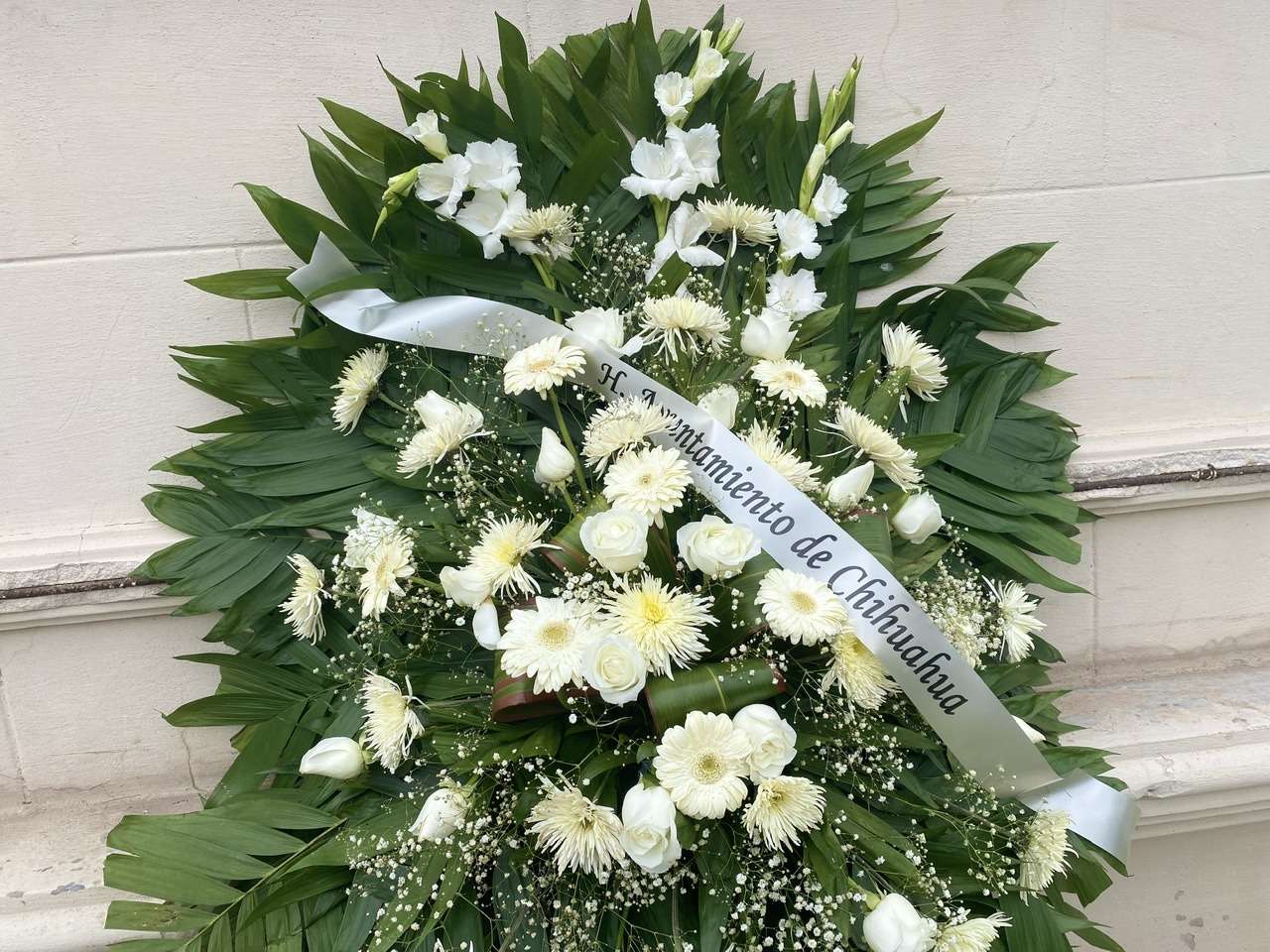 Montan ofrendas florales en monumento de Pancho Villa sin guardia de honor  | La Opción de Chihuahua