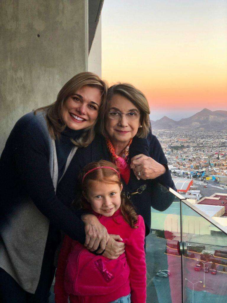 Celebra maru cumpleaños de su mamá