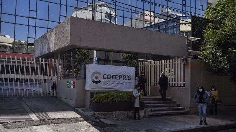Liberan lotes de vacunas astrazeneca y cansino envasadas en méxico