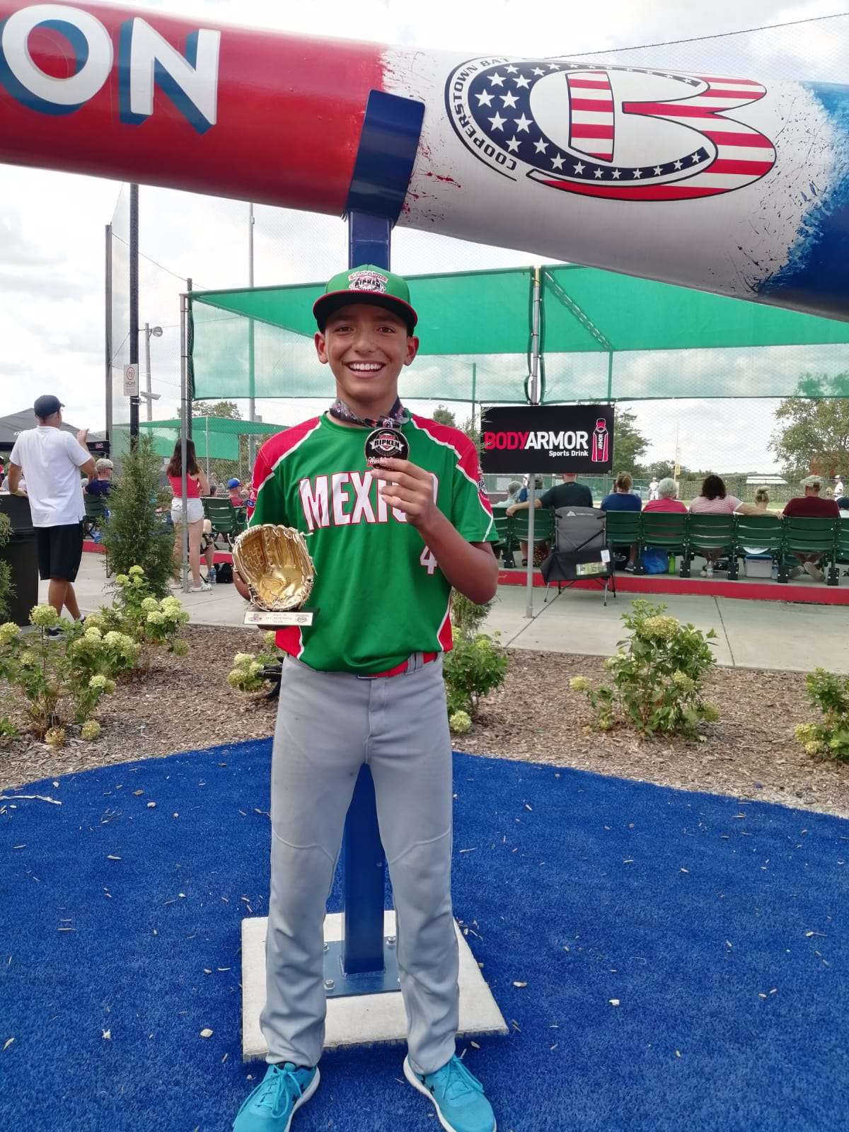 Premian a daniel burciaga cómo mejor pitcher del cal ripken world series