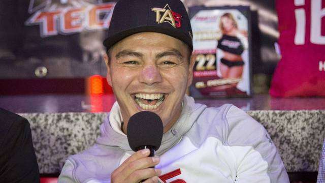 Cualquier pendejo es campeón, hasta tu hijo, le dice el travieso a julio césar