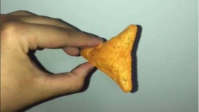 Niña recibe casi 60 millones de pesos por encontrar un dorito inflado
