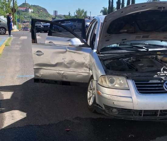 Chocan en la avenida juan rangel de biezma



