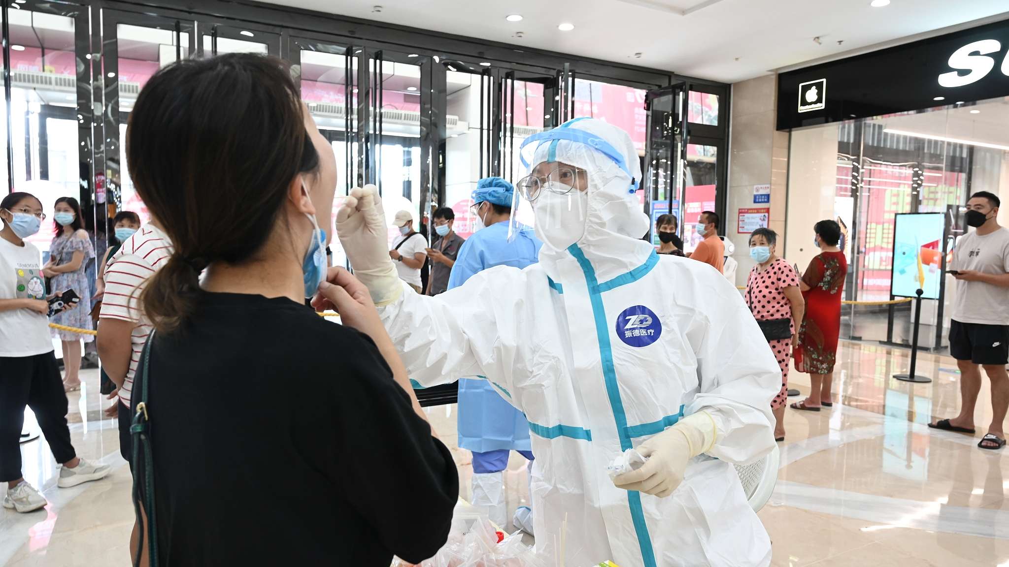 Ciudad china declara cuarentena total por nuevo brote de coronavirus
