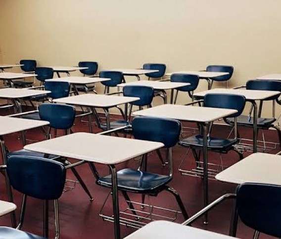 Suspenden clases presenciales por 2 maestros contagiados en jimenez