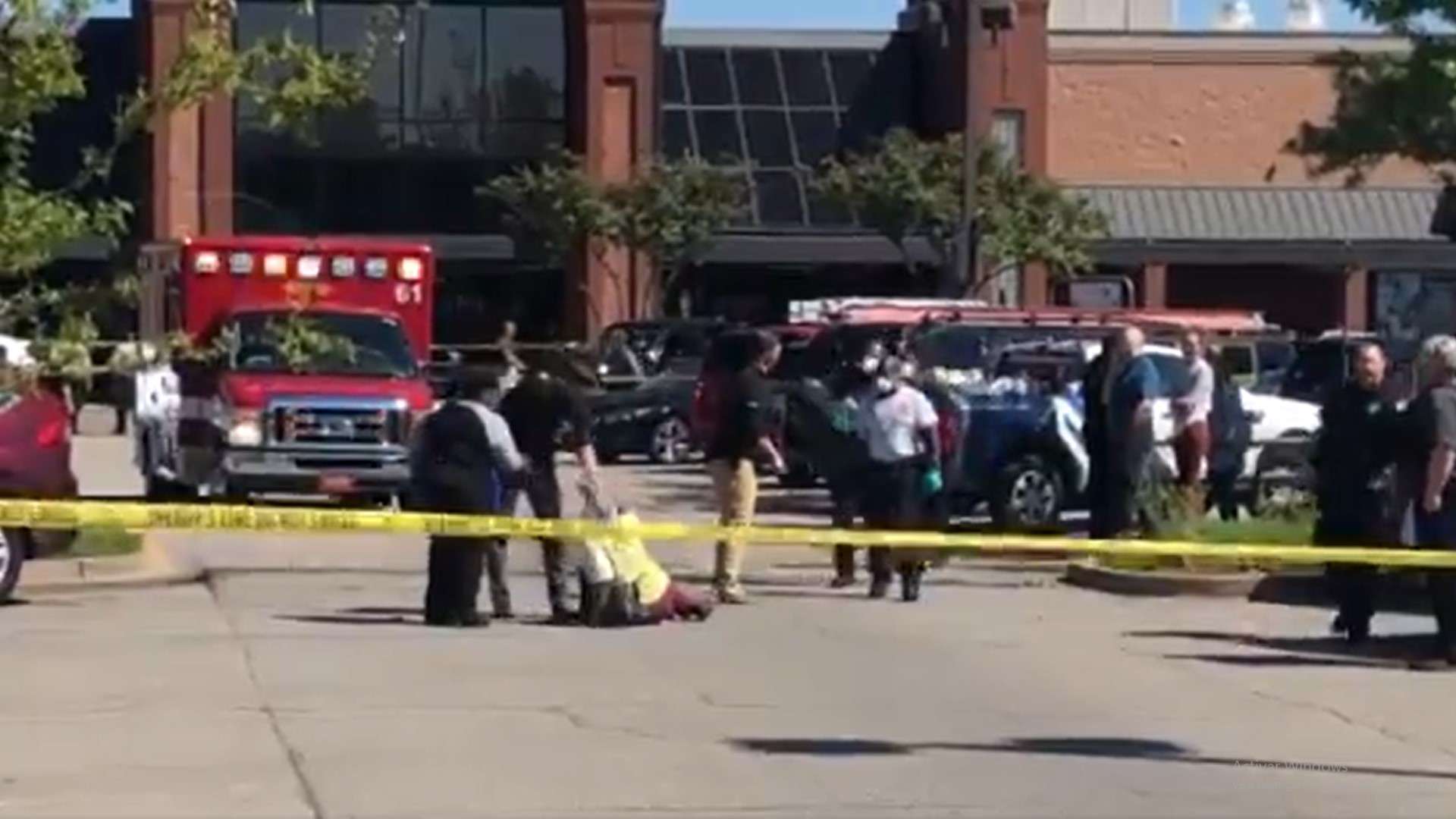 Tiroteo en supermercado deja como saldo a 2 muertos y 12 heridos