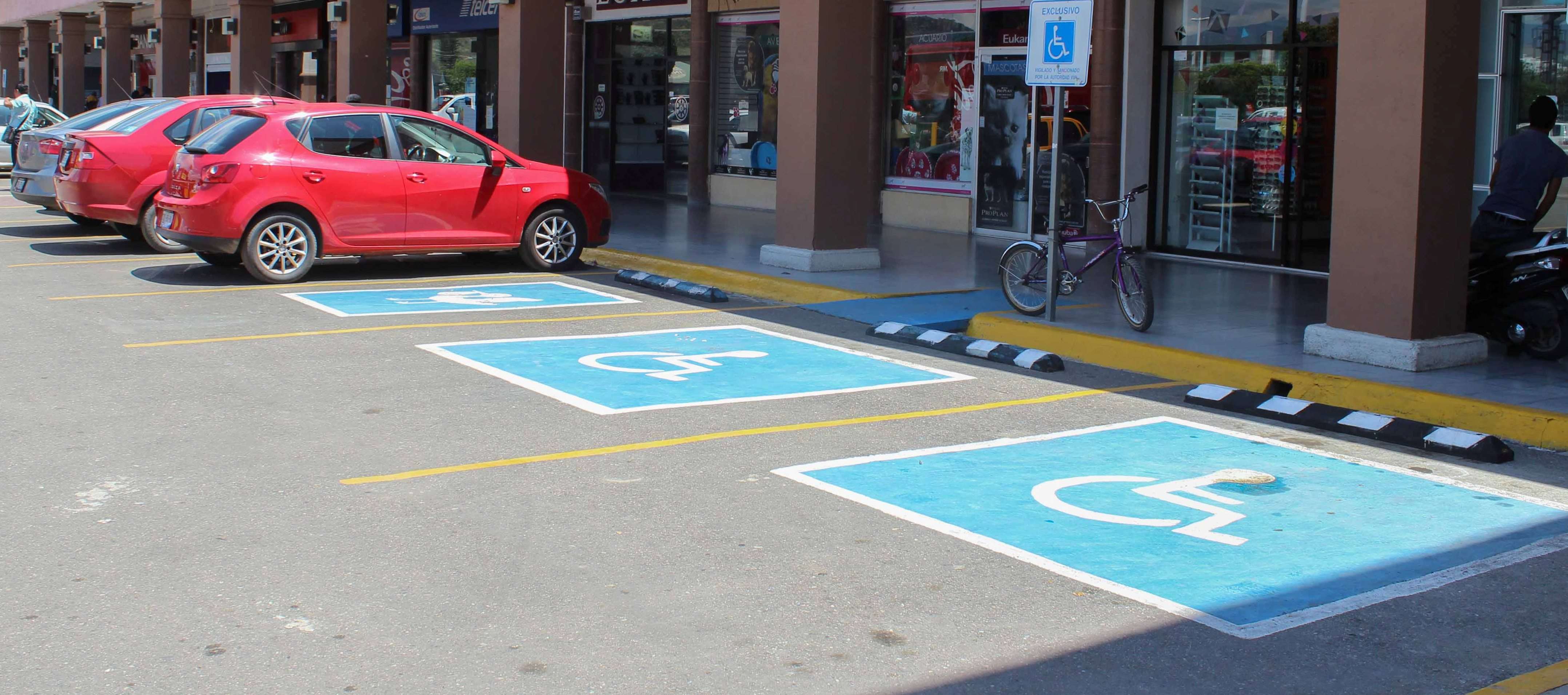 Vialidad a puesto 97 infracciones por no respetar cajones azules La