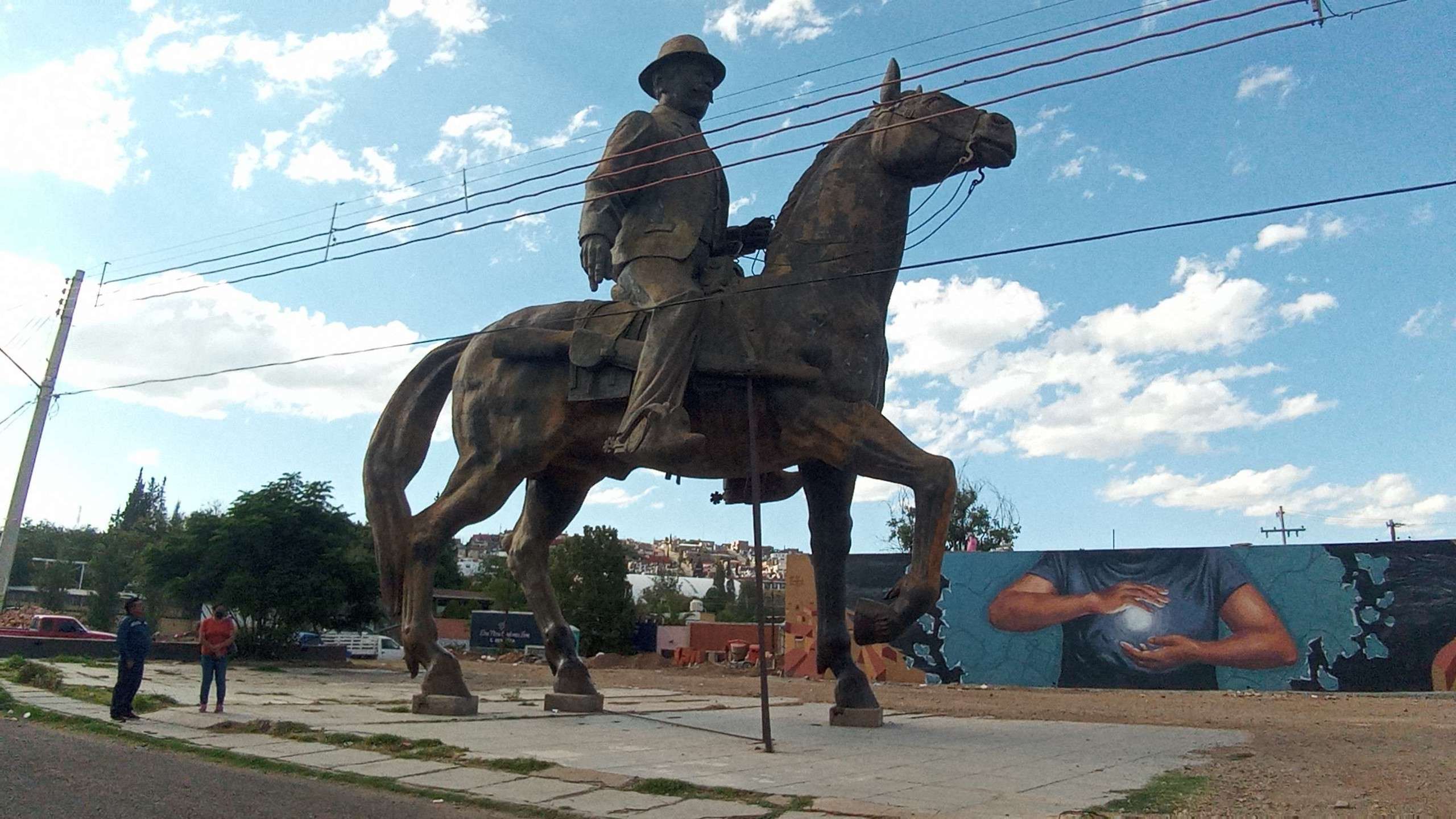 Impreciso el destino de la mega estatua de villa en parral