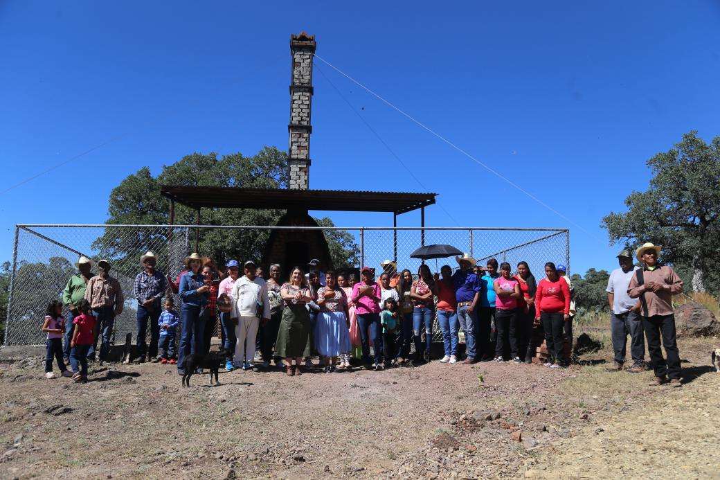 Inauguran horno libre de humo para alfarería en madera