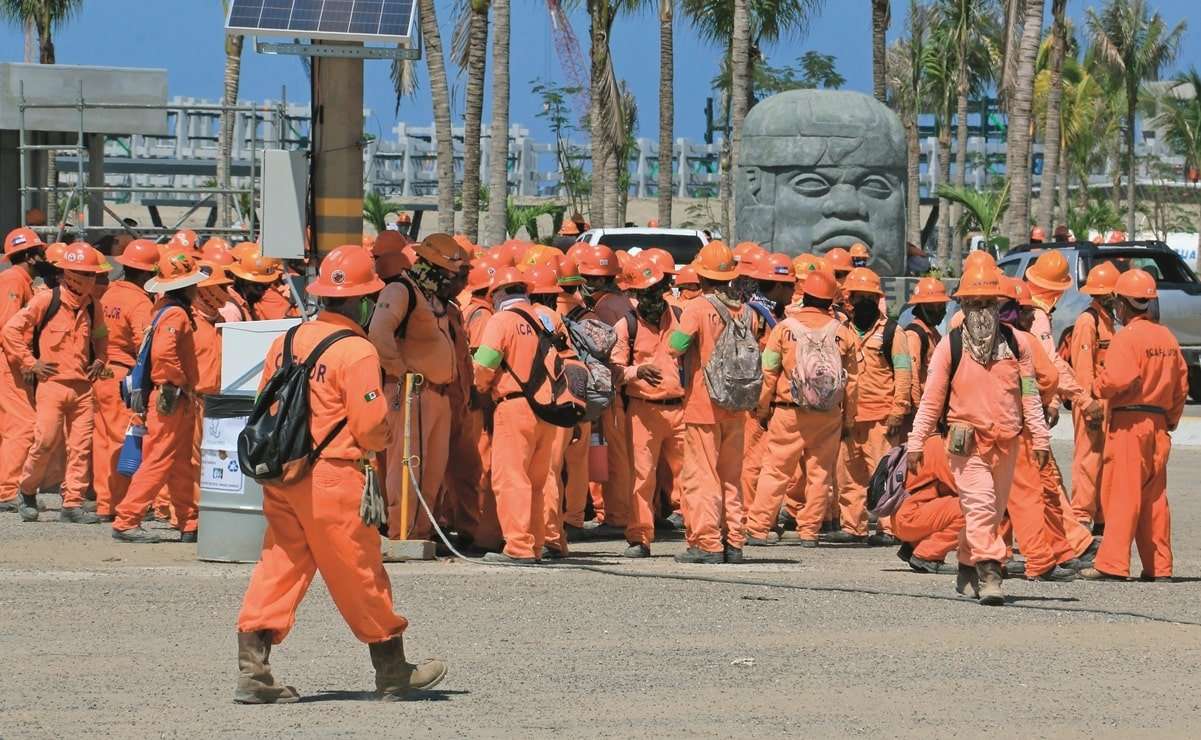 Protestan obreros de refinería de dos bocas