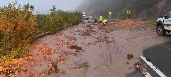 Se deslava cerro sobre carretera durango - mazatlán